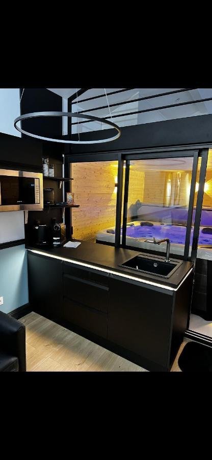 Les Suites De Stanislas Jacuzzi & Spa Нансі Екстер'єр фото