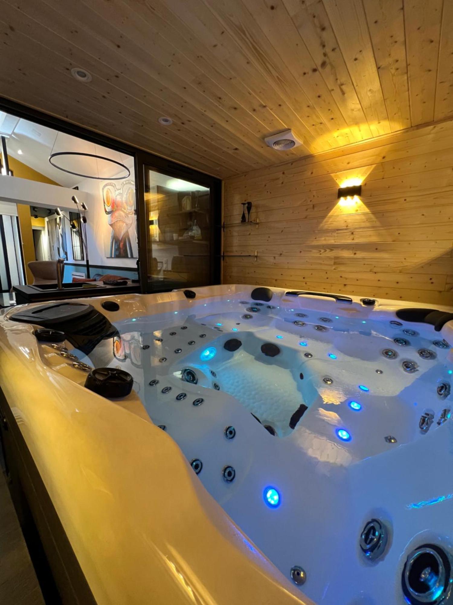 Les Suites De Stanislas Jacuzzi & Spa Нансі Екстер'єр фото